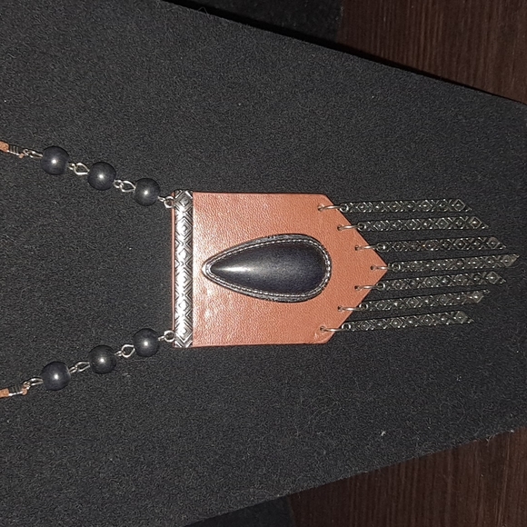 Neckless - Picture 2 of 3